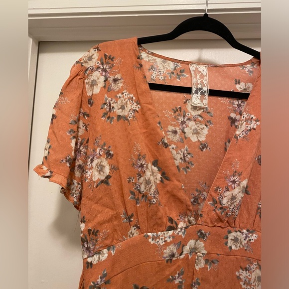 Sadie & Sage Plunge Neck Mini Dress Size Large Peach Floral - Picture 4 of 10